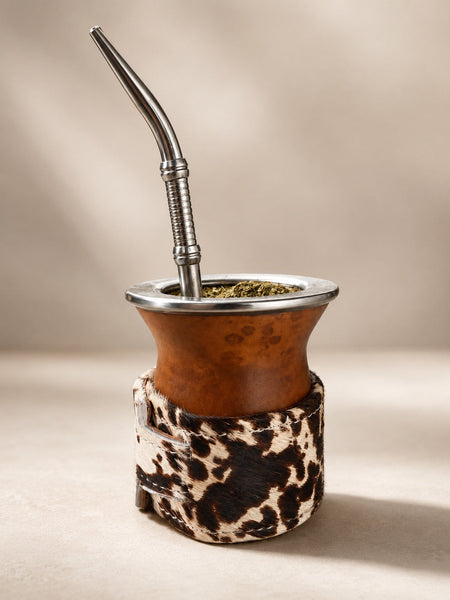 Posamate de cuero con mate colocado